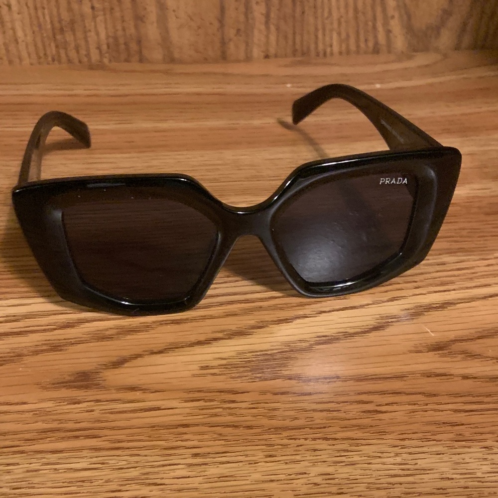Prada Elegant Black Sunglasses - Picture 2 of 3